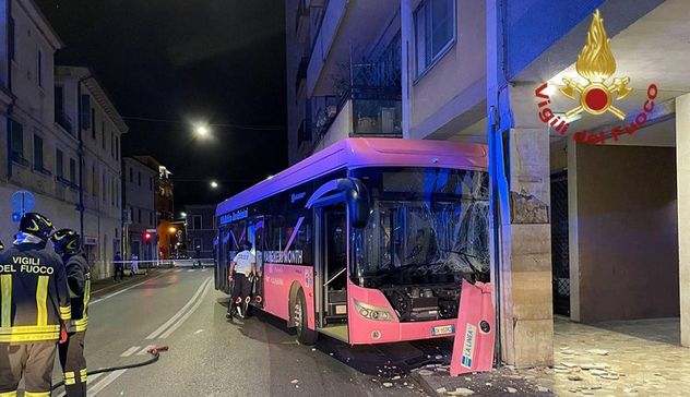 Secondo incidente a Mestre, imposto lo stop ai bus elettrici