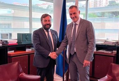 L’assessore Moro incontra il presidente corso Simeoni. Air Corsica volerà in Sardegna?