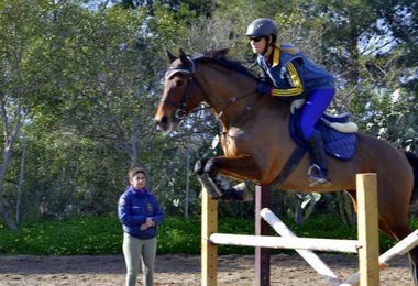 Tragedia durante il Sardegna Jumping Tour: donna cade da cavallo e muore 