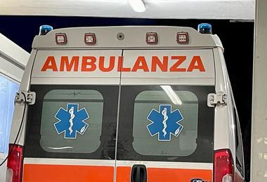 Moto contro camion a Siliqua, centauro muore dopo notte in ospedale