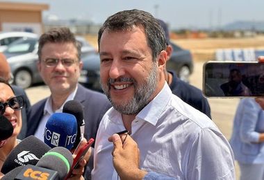 Salvini: “Non tocchiamo tasso alcolemico, un bicchiere di vino fa bene”