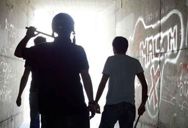 Bullismo e violenza sessuale su disabile nel Napoletano, arrestati tre ragazzi