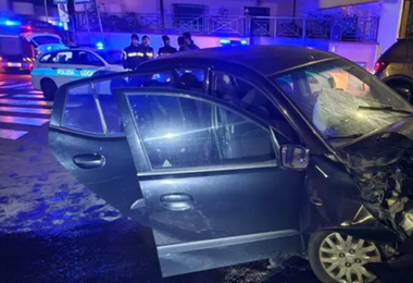 In auto contro il muro di una casa a Cagliari: 3 feriti, due gravi