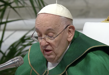 Criticità nella sanità, l’appello del Papa: “No a medicina a pagamento”