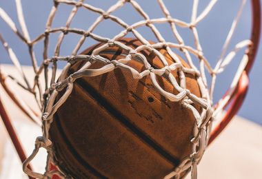 Basket: Dinamo vince contro Scafati 79-76 dopo il ritiro forzato 