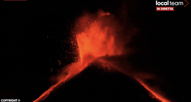 Nuova spettacolare eruzione dell’Etna: fontane di lava altissime