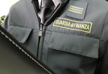 Guardia di finanza sequestra 700 chili di fuochi di artificio a Cagliari
