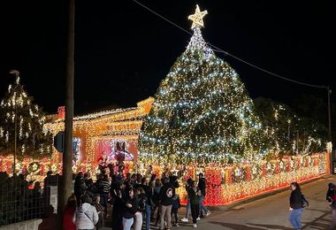 La casa di Babbo Natale è a Senorbì: 70enni realizzano il loro sogno 