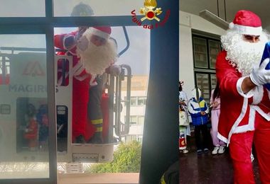 Sassari. Babbo Natale arriva in autoscala dai bimbi di Pediatria