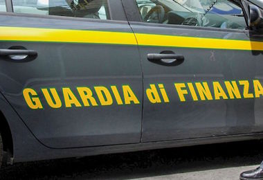 Cagliari, la Guardia di Finanza segnala 16 giovani per possesso di droga