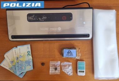 Viavai sospetto in casa di un giovane: arrestato 26enne Capoterra