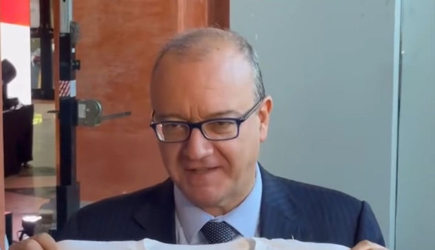 Il ministro Valditara in Sardegna. “Non chiudiamo nessuna scuola”