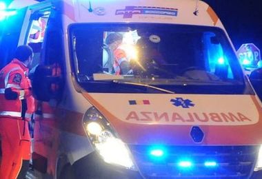 Auto contro un palo a Torino: muore ragazza di Posada