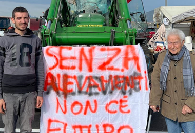 Olbia. Agostino, 94 anni, tra gli allevatori e agricoltori in protesta