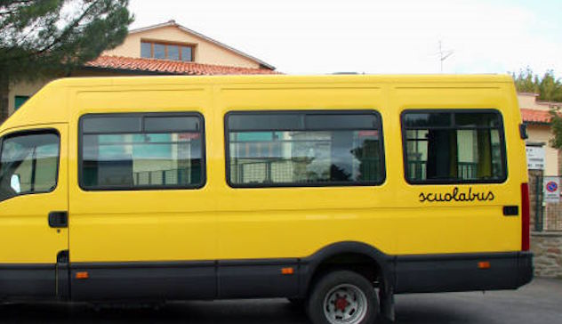 Positivi alla cocaina due autisti di scuolabus: denuncia e patente ritirata