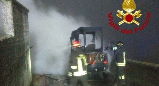 Escavatori in fiamme a Pattada, il sindaco: 