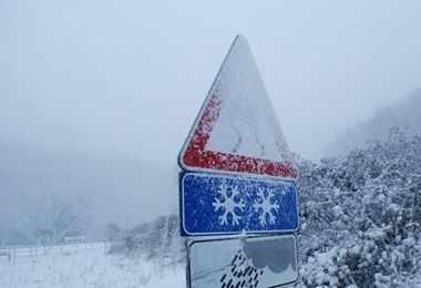 Maltempo sull'Italia, valanghe in Val d'Aosta: migliaia di persone isolate