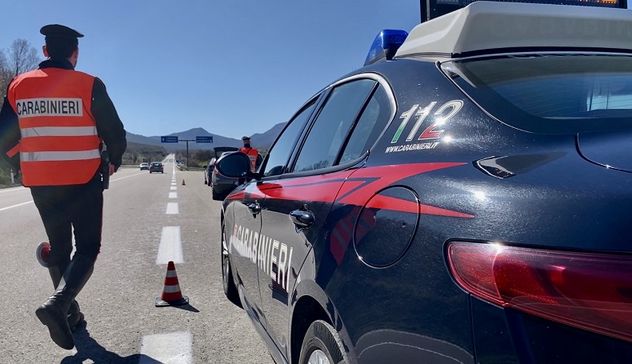 Scappa dai Carabinieri con un'auto rubata: nei guai 22enne di Tortolì