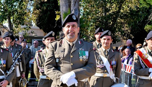 Brigata Sassari. “I Pifferi” dei granatieri anziché Dimonios al 109° anniversario della sua costituzione