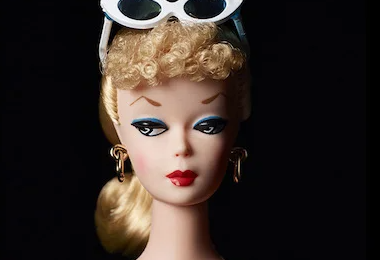 Oggi Barbie compie 65 anni, il 9 marzo 1959 il suo esordio nei negozi