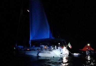 Barca a vela imbarca acqua all’Asinara, salvati due diportisti 