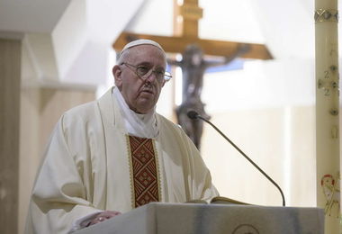 Papa Francesco affaticato, non tiene l'omelia e sta in silenzio 