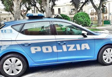 Cagliari. Non si ferma all’alt della Polizia, scappa e getta la droga dal finestrino
