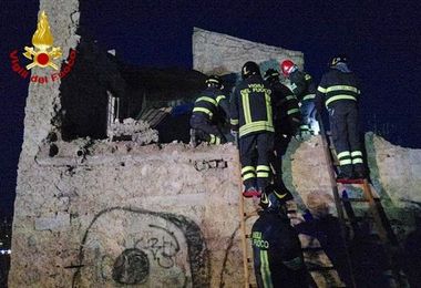 Ragazzini morti in crollo a Nuoro, indagati i 14 proprietari