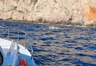 Alghero, 3 turisti in difficoltà in mare soccorsi dalla Guardia Costiera