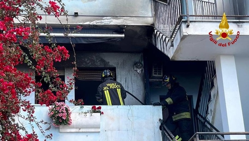 Appartamento in fiamme a Cagliari, coinvolte bombola e suppellettili