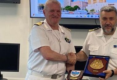 Cagliari. Guardia costiera salva militare della marina greca: i ringraziamenti