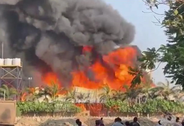 Incendio in un luna park in India: molte vittime sono bambini