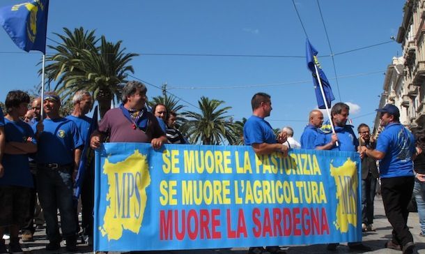 Pastori sardi in marcia verso Cagliari il 2 agosto 