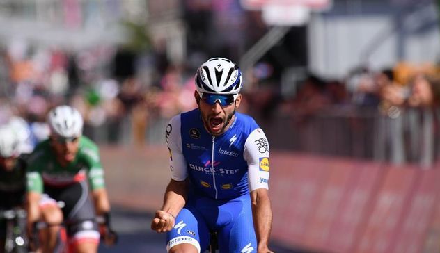 Il corridore colombiano Gaviria vince la 3^ tappa del Giro d'Italia. FOTO