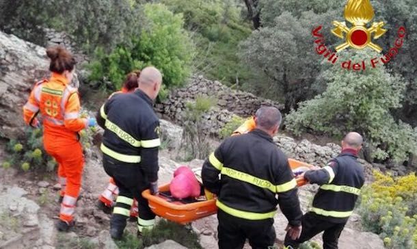Cade durante un'escursione nella campagne di Bortigali: 62enne soccorsa dai Vigili del fuoco