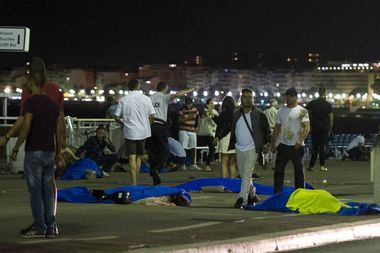 Attentato a Nizza: almeno 84 morti. 