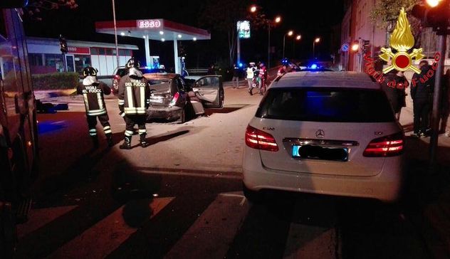 Incidente nella notte in Viale Trieste: quattro feriti