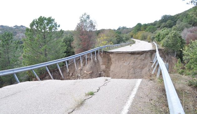 Alluvione 2013, inchiesta della Procura sulla strada incompiuta a Monte Pino