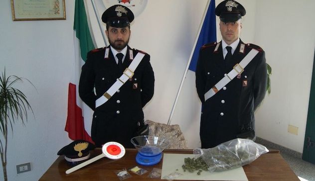 I Carabinieri arrestano un pusher 20enne