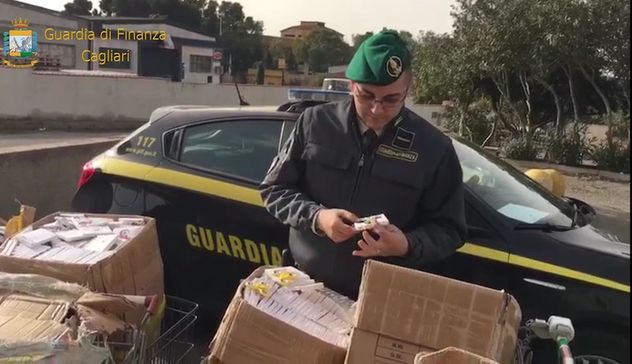La Guardia di Finanza sequestra 24.844 giocattoli e 323.586 articoli elettrici a Cagliari, Capoterra e Sant’Antioco
