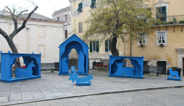 Il presepe Blu ftalo in piazza Duomo