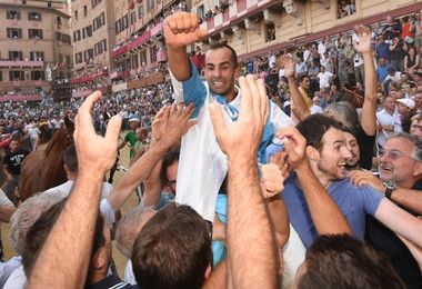 Il fantino Carlo Sanna, vincitore del Palio di Siena, è il “Sardo dell’anno 2017”