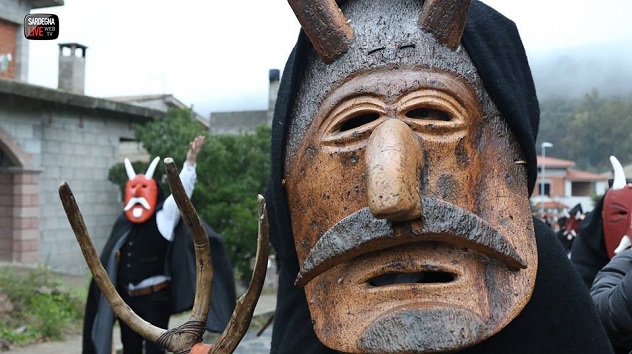 A Orani la sfilata delle maschere tradizionali organizzata dal Gruppo Su Bundhu