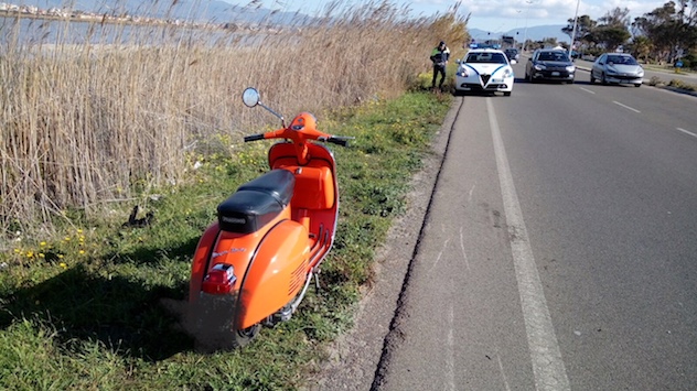 Cade dalla moto in via Lungosaline: 47enne finisce in ospedale