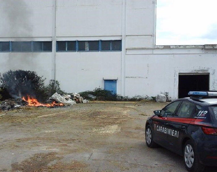 Incendio doloso di rifiuti, imprenditore denunciato dai Carabinieri 