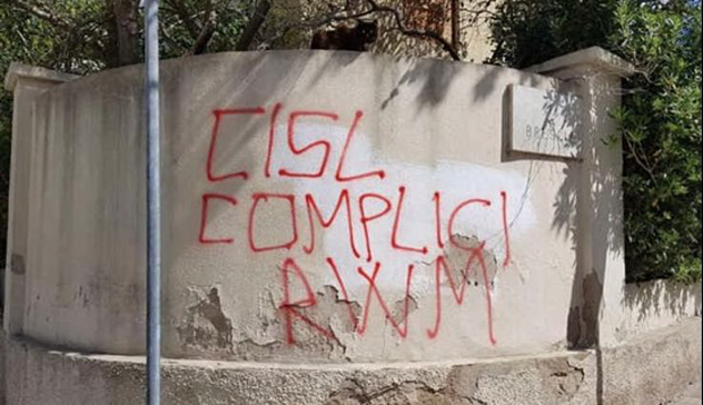 “Cisl complici Rwm”, scritte offensive in via Ancona 