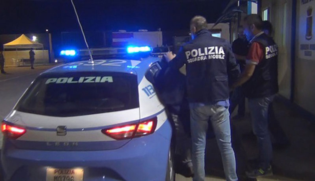 Un garage come supermarket dello spaccio: la Polizia arresta un 31enne