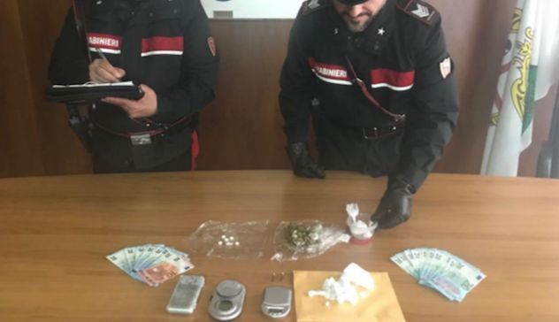 Droga e banconote false: due arresti 