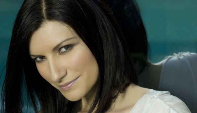Non ci sarà nessun concerto di Laura Pausini in Sardegna, la cantante chiarisce: 