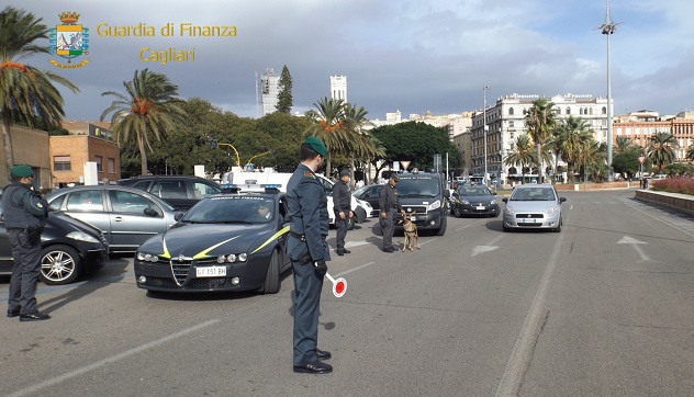 Fiamme gialle in azione nel Cagliaritano: sequestrati stupefacenti, 8 persone nei guai